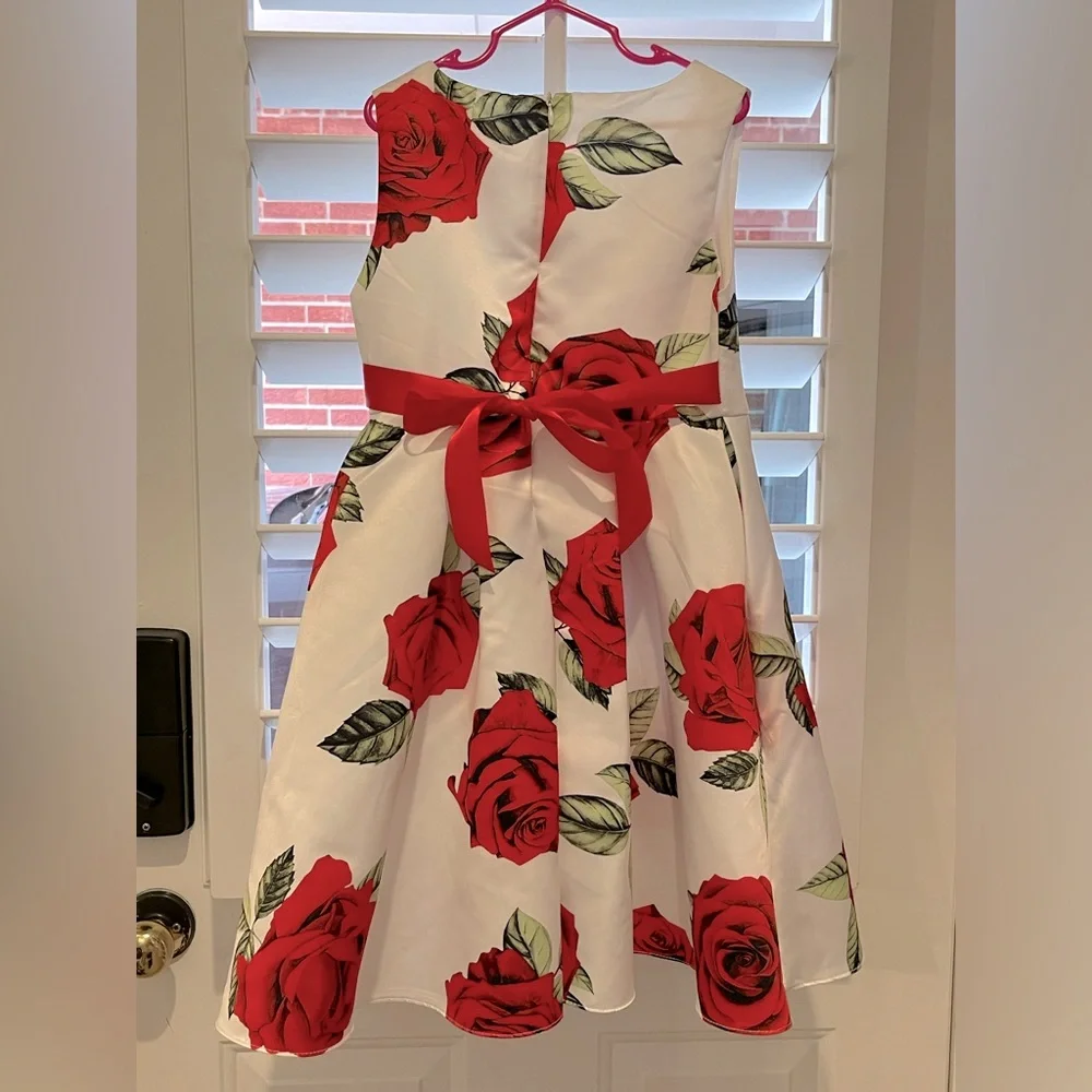 Girls size 8 floral sleeveless party dress.